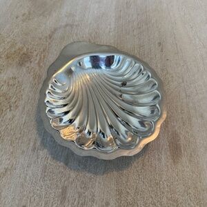 Vintage Oneida Silverplate Shell Dish